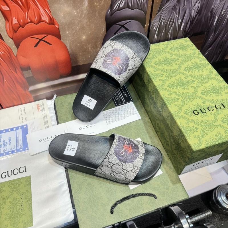 G*u*i slippers